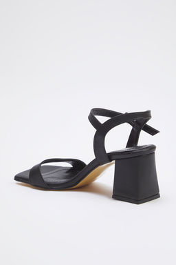 Trendyol Shoes Siyah Bilekten Baglamal? Kare Burun Kad?n Blok Topuklu Sandalet TAKSS25TO00051 - Trendyolmilla фото 5