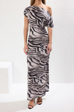 TRENDYOLMILLA Cok Renkli Zebra Animal Bask?l? Buzgu / Drape Maxi Esnek Orme Elbise TWOSS25EL00169  фото 3
