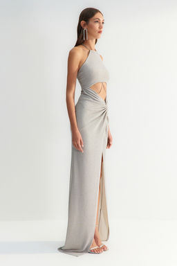 Trendyolmilla X Zeynep Tosun Gri Vucuda Oturan Astarl? Zincir Detayl? Abiye & Mezuniyet Elbisesi TCLSS23AE00000 фото 4