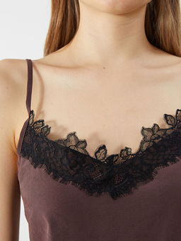 V Yaka Dantel Detayl? Ask?l? Modal Kar???ml? Bluz