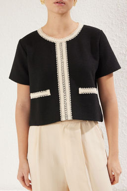 Trendyolmilla Siyah Renk Bloklu Crop Regular/Normal Kal?p Tuvit Orme Bluz TWOSS25BZ00018