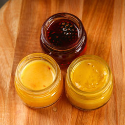 Подарочный набор Радостных дней, 2 крем-меда и варенье с шишками по 30 г - Доброе здоровье фото 2
