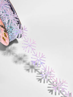 Лента декоративная, фигурная Сверкающие снежинки 22 мм, 9.1 м0.5 м, с голографией