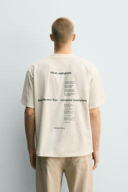 CAMISETA GR?FICO CONTRASTE / Crudo / Beige