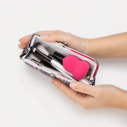 Косметичка на фермуаре, серая