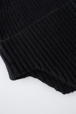 RIBBED HAT WITH EAR MUFFS