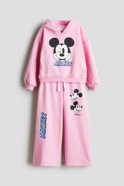 Conjunto de sudadera con capucha y joggers