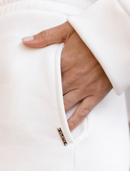 D44.133 Брюки женские белый