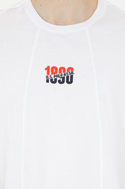 Мужская белая футболка Неожиданная скидка в корзине