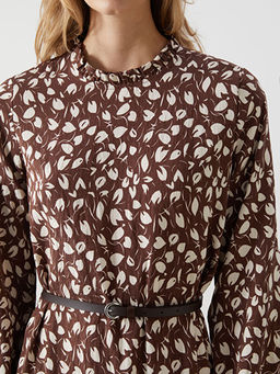 Dik Yaka Desenli Elbise