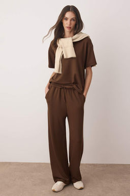 Kahverengi K?sa Kol Bisiklet Yaka Relaxed/Rahat Kal?p Esnek Orme Alt - Ust Tak?m TWOAW26AU00084