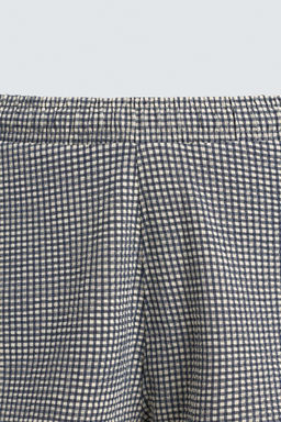 BERMUDA REGULAR FIT ESTRUCTURA SEERSUCKER / Crudo / Marino