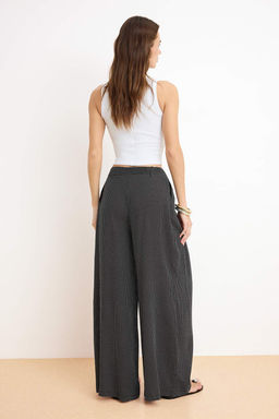 Siyah Puantiyeli Viskon Rahat Bol Kesim Wide Leg/Genis Paca Pantolon TWOSS26PL00056 - Trendyolmilla фото 4