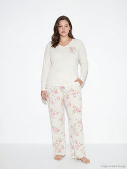 V Yaka ?i?ekli Kad?n Pijama Tak?m