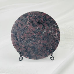 Подставка декоративная из Граната с Арфведсонитом