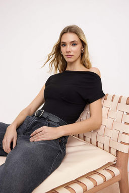 Siyah Fitted/Vucuda Oturan Asimetrik Yaka Kolsuz Yumusak Orme Bluz TWOSS26BZ00360 - Trendyolmilla фото 2