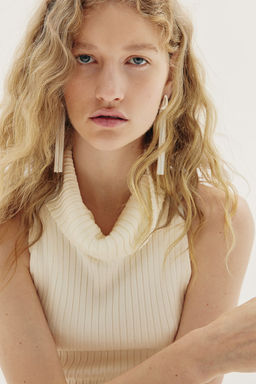 Top en punto de canale con cuello cisne