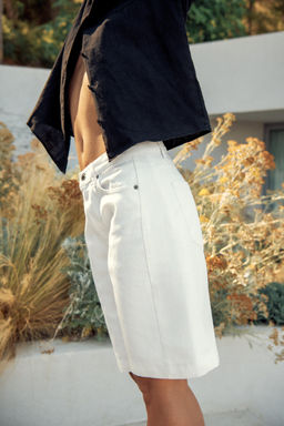 BERMUDA DENIM RELAXED TIRO MEDIO ZW COLLECTION / Blanco - Zara фото 3