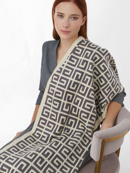 в составе ШЕРСТЬ и КАШЕМИР  Большой, мягкий, теплый двусторонний палантин с принтом.