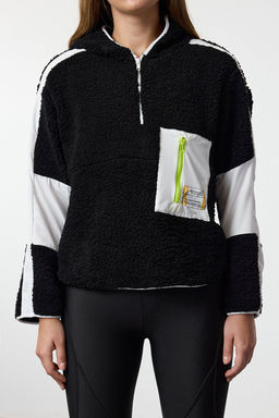 TRENDYOLMILLA Ekru Renk Bloklu Parasut Kumas Detayl? Pelus Genis Kal?p Orme Spor Sweatshirt THMAW24SW00009  фото 12