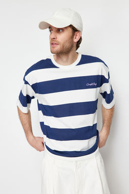 TRENDYOL MAN Lacivert Oversize Yaz? Nak?sl? Cizgili %100 Pamuklu Tok Kumas T-shirt TMNSS24TS00099 - Trendyolmilla фото 4