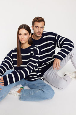 Lacivert Casual Unisex Oversize Fit Geni_ Kal_p Bisiklet Yaka _izgili Triko Kazak TMNAW23KZ00285