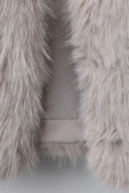 SHORT FAUX FUR JACKET - Zara фото 8