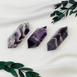 Кристалл двухконечный из камня Аметист