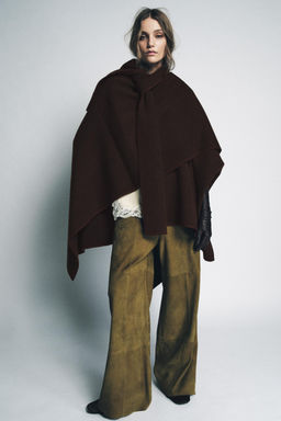 KNIT CAPE WITH CONTRAST THREAD SCARF