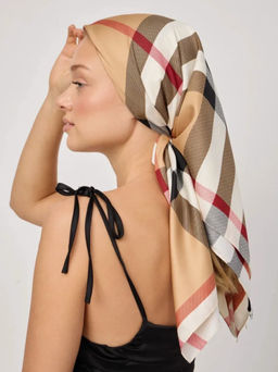 K13585 Платок 90/90 шелк искусственный СВ_БЕЖЕВЫЙ