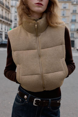 SHORT KNITTED PUFFER GILET - Zara фото 5