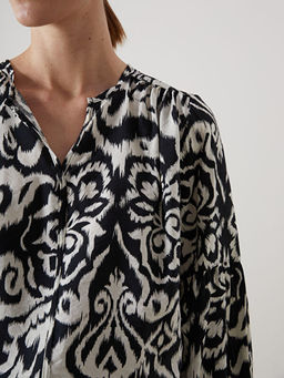 Ka??k Yaka Desenli Kad?n Bluz