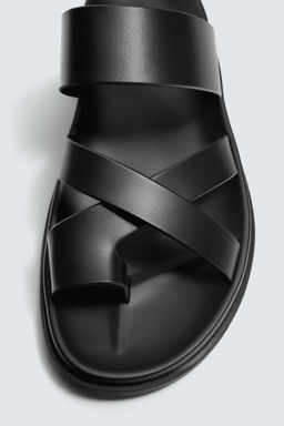 SANDALIA TIRAS / Negro