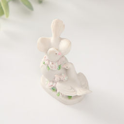 Фигурка полистоун «Два голубя на шаре с цветами», 6.4 см