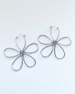 Стильные серьги