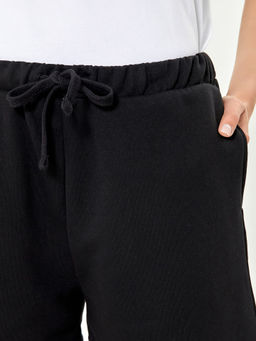 Свободные шорты мини с высокой линией талии в черном цвете черный 332311 - Mark formelle фото 4