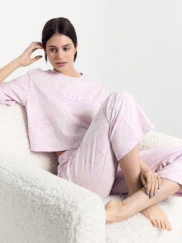 Комплект женский (футболка, бриджи) фиолетовый с принтом "комиксы"