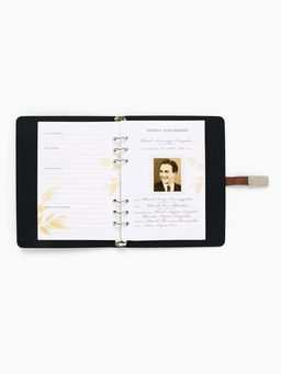 Родословная книга со встроенной флешкой 16 Gb «Наше фамильное дерево», 17.5×23 см