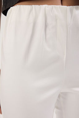 TRENDYOLMILLA Ekru Ic Gostermeyen Pamuklu Esnek Beli Lastikli Cigarette Pantolon TWOSS25PL00093 фото 4