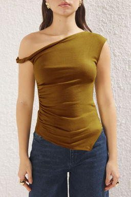 Trendyolmilla Tas Buzgu/Drape Detayl? Fitted/Vucuda Oturan Asimetrik Yaka Orme Bluz TWOSS25BZ00072