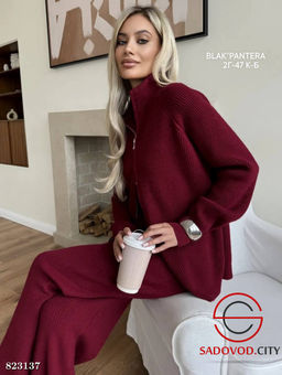 Костюм женский (кофта на молнии и штаны)