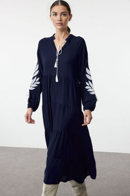 TRENDYOLMILLA Lacivert Genis Kesim Nak?sl? Midi Dokuma Elbise TWOAW25EL00543  фото 2
