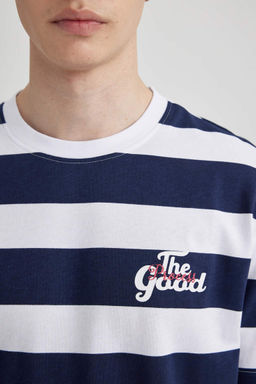 Футболка с короткими рукавами и круглым вырезом обычного кроя в полоску сзади с принтом - Defacto фото 6