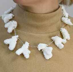 Колье из коралла в природной форме, 55см Радуга камня