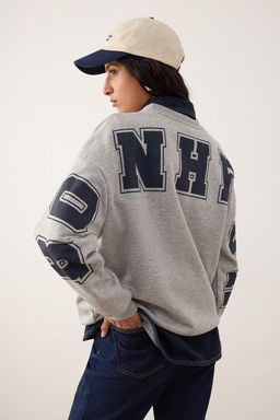 Gri Melanj Oversize/Genis Kesim Slogan S?rt Bask?l? Bisiklet Yaka Orme Sweatshirt TWOAW26SW00236