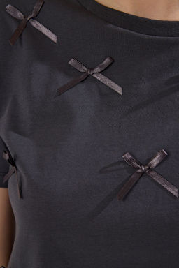 TRENDYOLMILLA Antrasit %100 Pamuk Fiyonk Detayl? Regular/Normal Kal?p Orme T-Shirt TWOSS25TS00087 фото 3