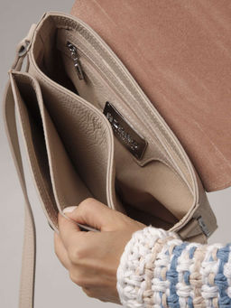 Сумка кожаная кросс-боди Azaro 31034 бежевый жемчуг