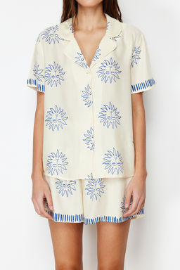 Trendyolmilla Ekru-Lacivert Gunes Desenli Viskon Sortlu Dokuma Pijama Tak?m? THMSS24PT00009  фото 11