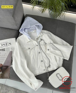 Джинсовая куртка с капюшоном