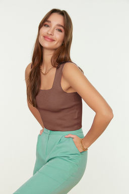Trendyolmilla Ekru Cizgili Crop Kal?n Ask?l? Bluz TWOAW20BZ0576